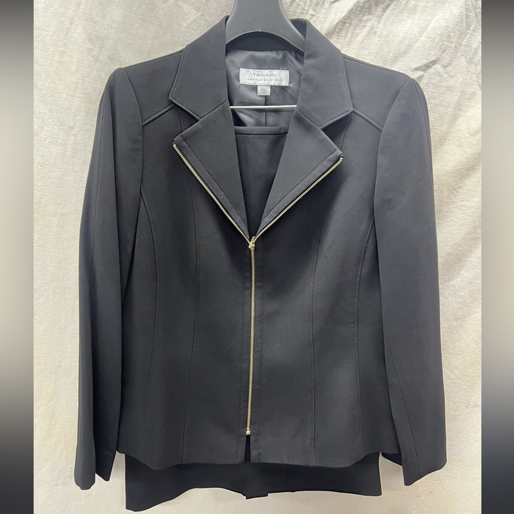 Tahari Jacket excellent condition